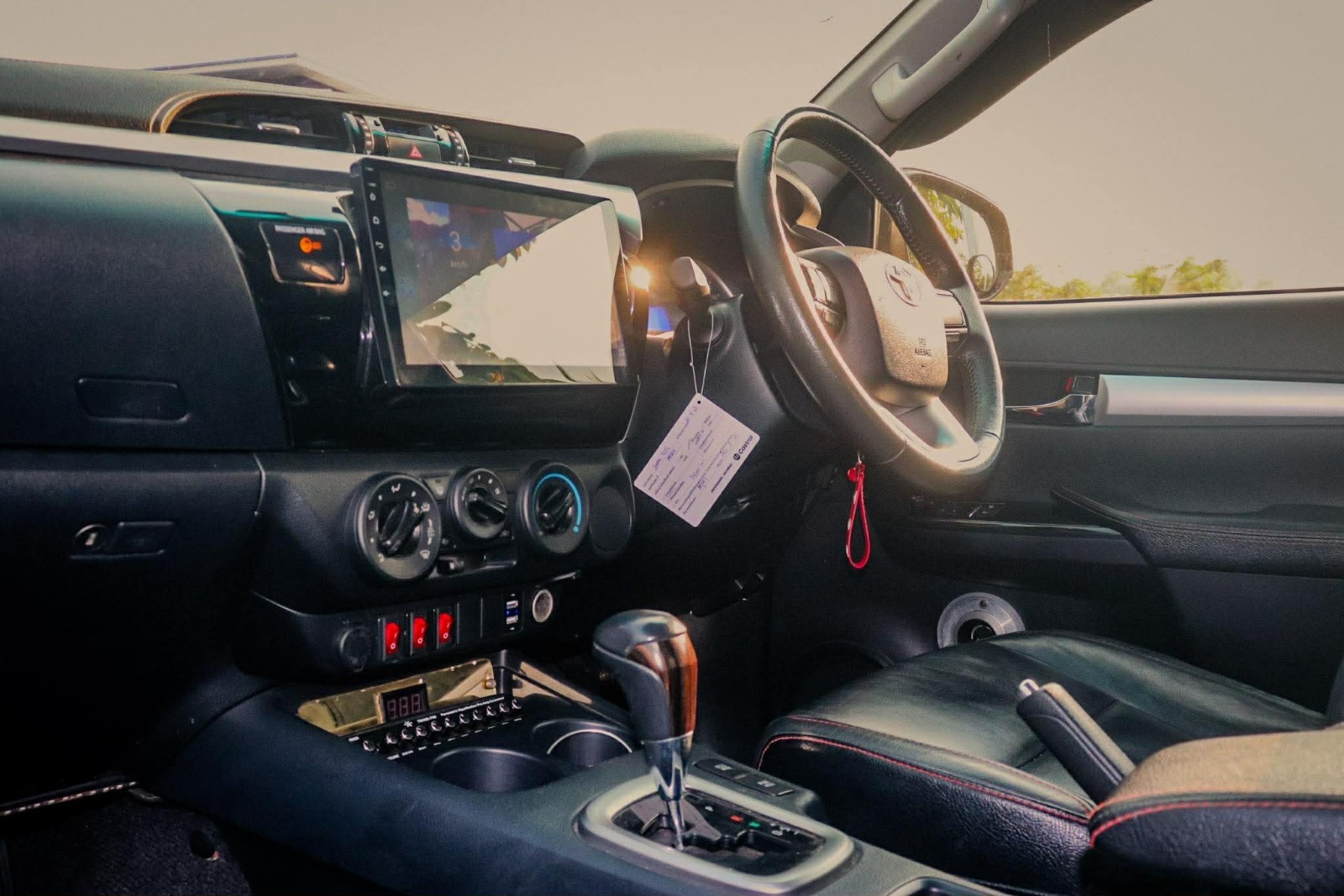 Car image 16